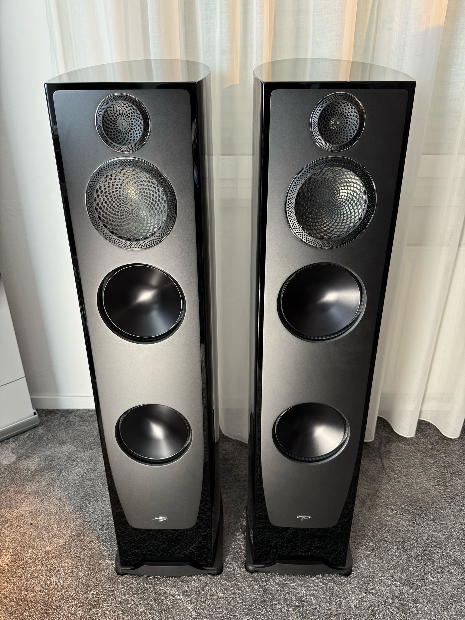 Paradigm Persona 7F speakers in black gloss