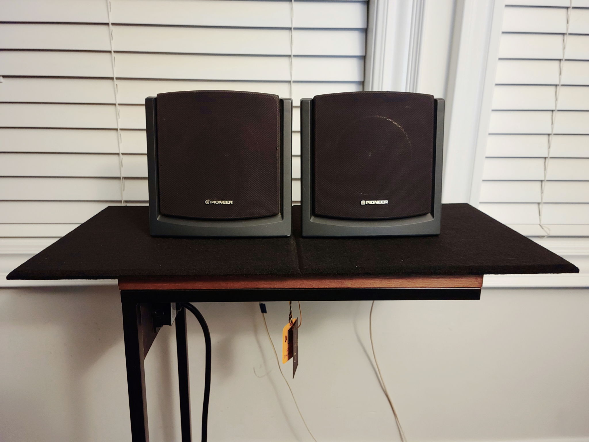 Tracking speakers