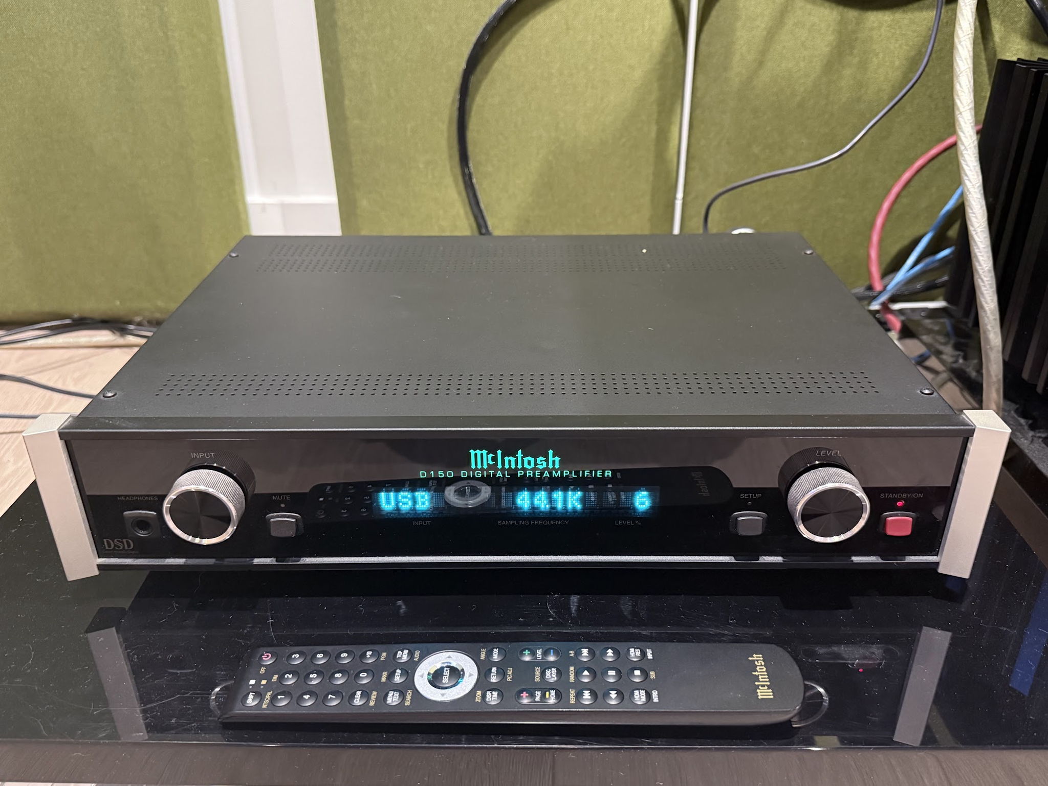 McIntosh D150 Digital Preamplifier w Box & Remote EXCEL...