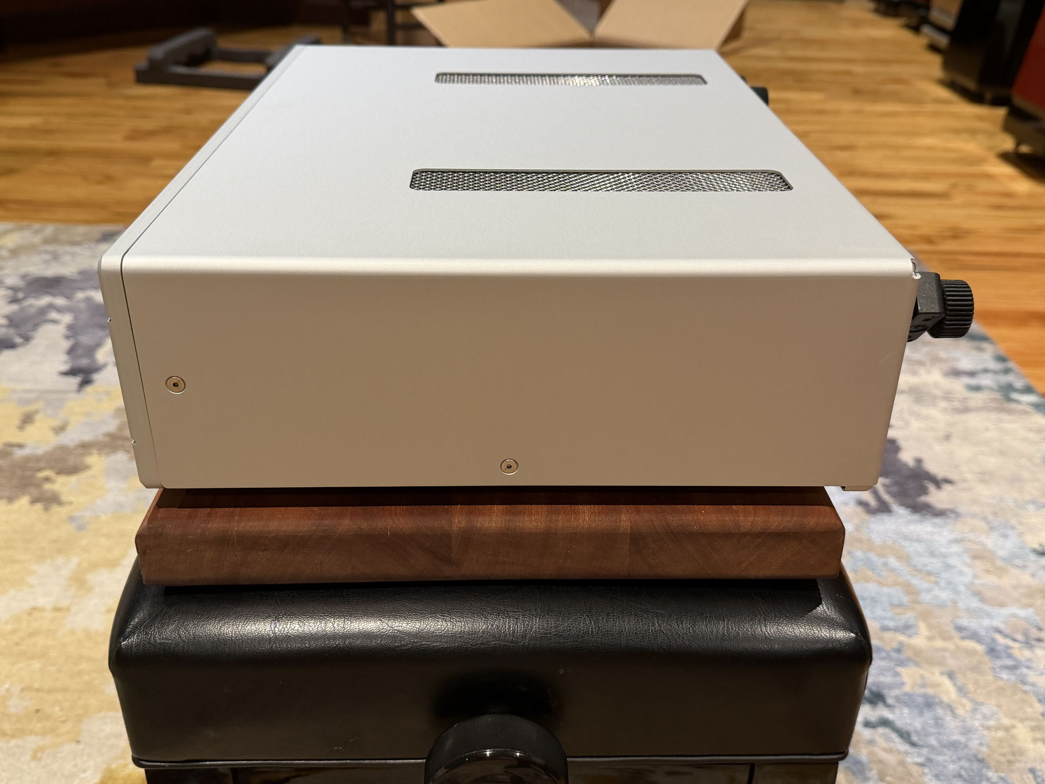 Ayre Acoustics VX-8 Amplifier SILVER NEW 4