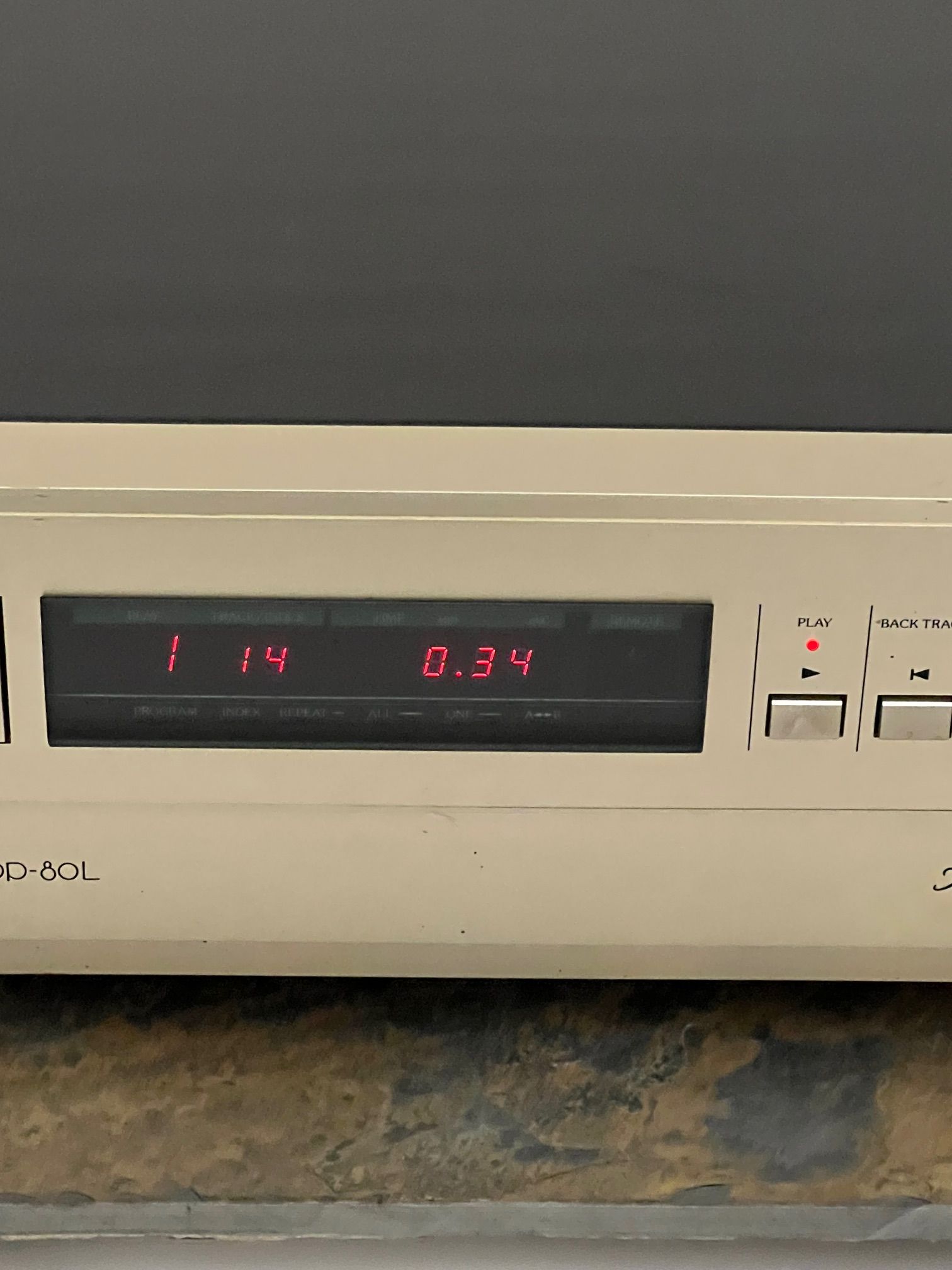 Accuphase DP-80L transport and DC-81L D/A converter 8