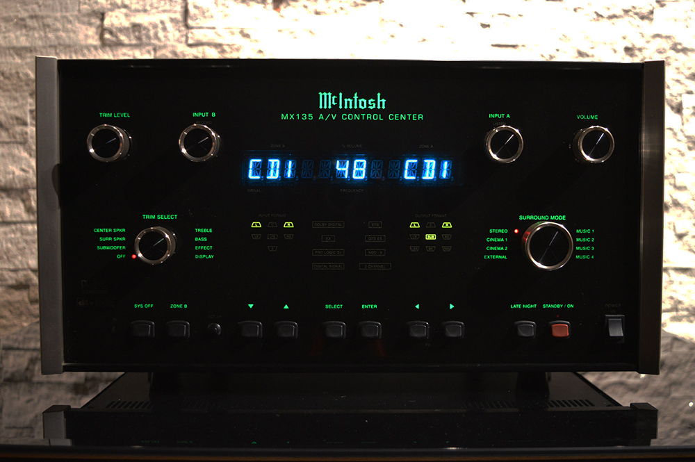 McIntosh MX-135- Hi-End Audio Preamplifier with Phono a...