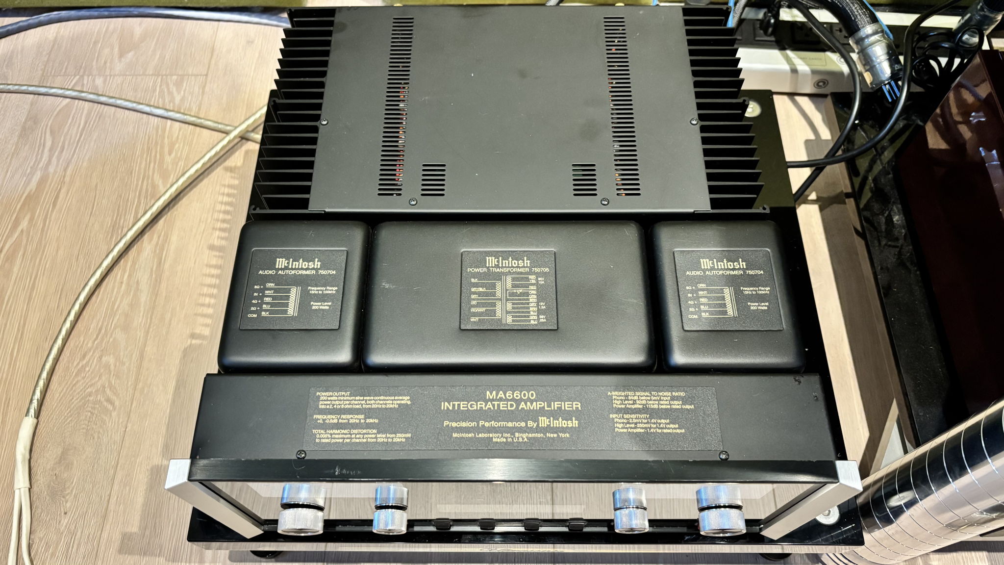 McIntosh MA6600 2-Channel Solid State Integrated Amplif... 4