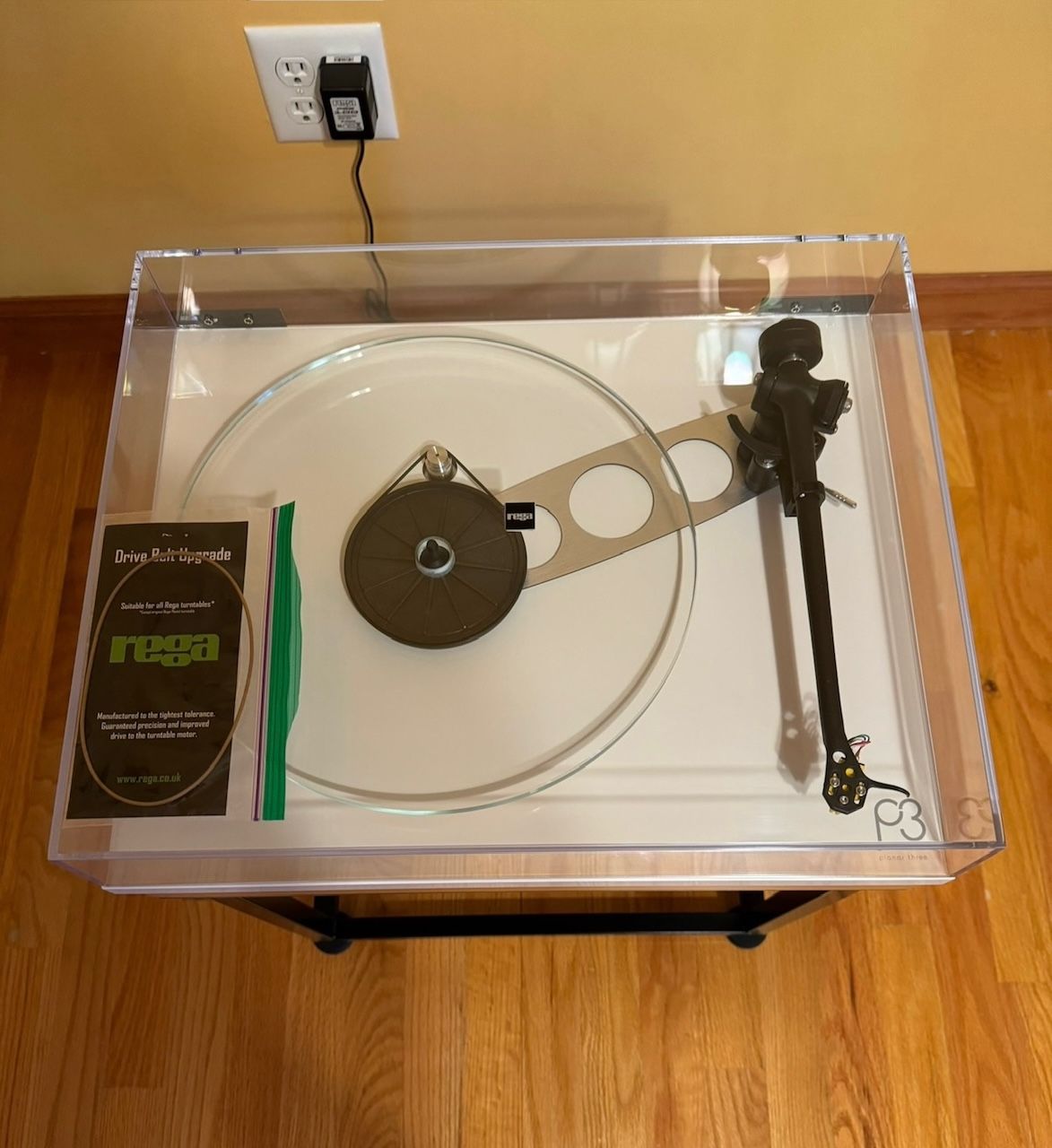 Rega P3 (white) with Exact 2