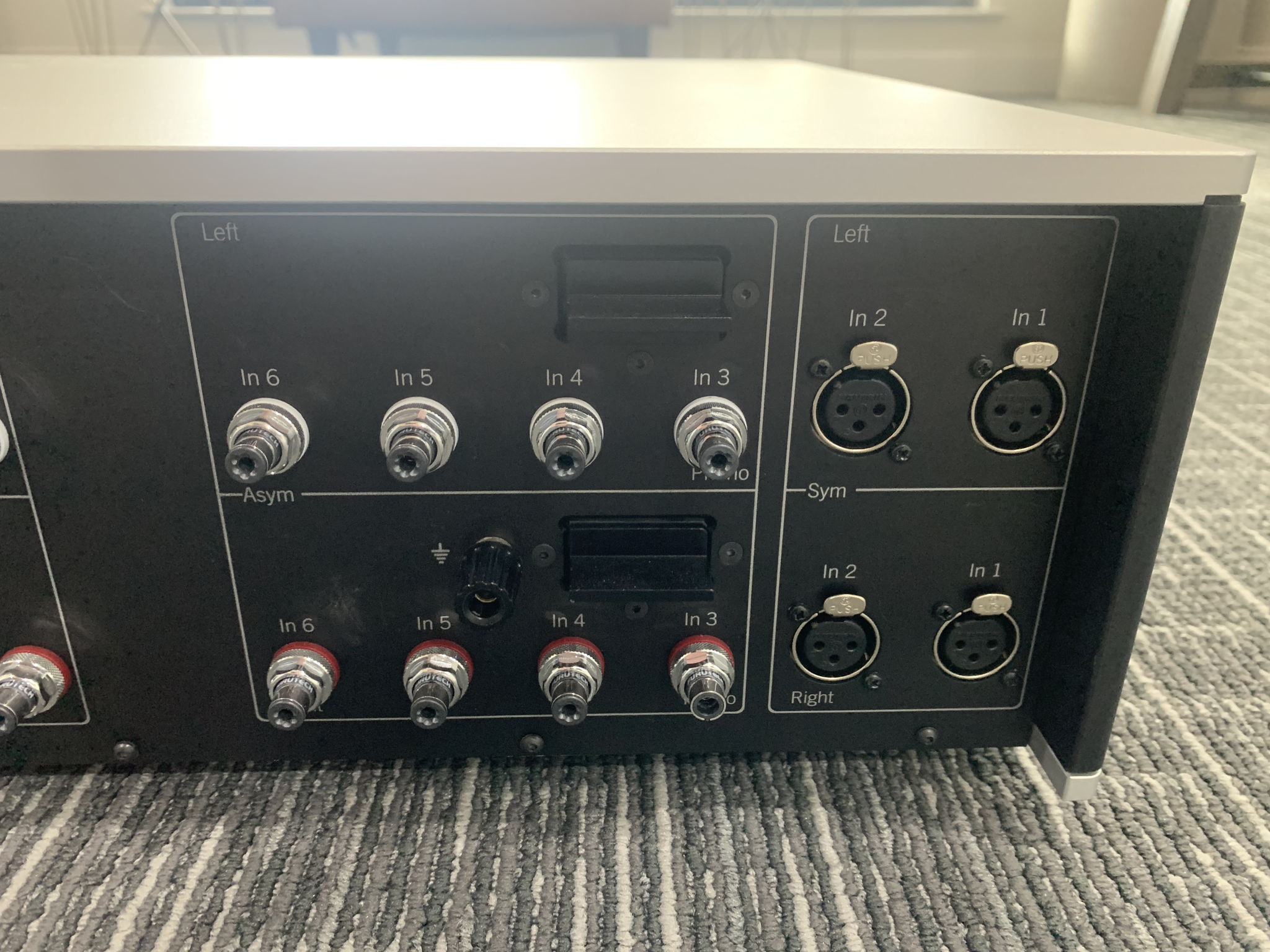 Soulution 725 Preamplifier W/Phono Stage - Very Good Co... 7