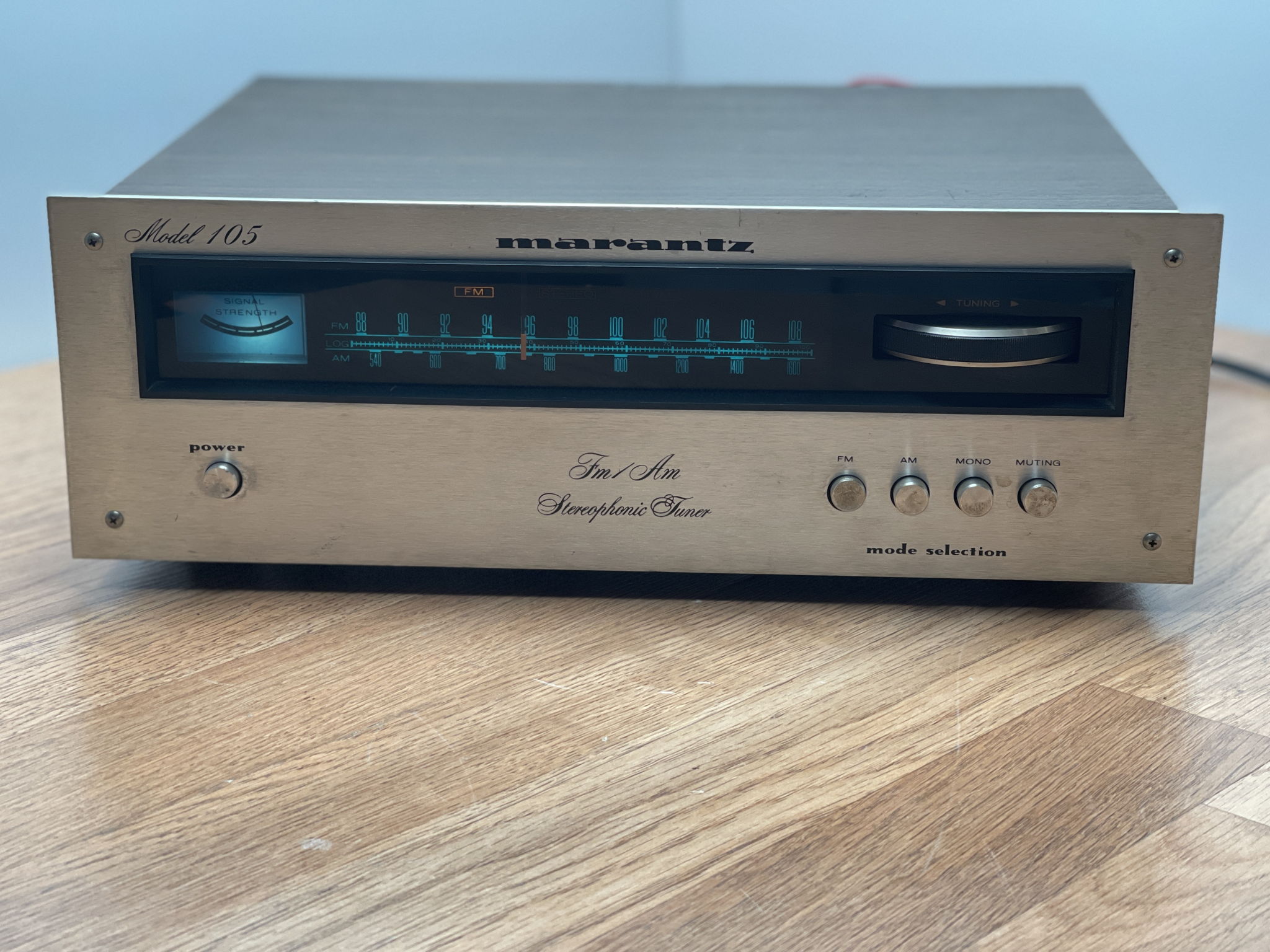 Marantz 105 AM/FM Stereo Tuner 2