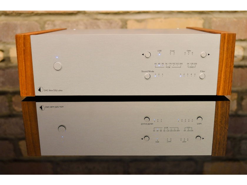Pro-Ject Audio Systems DAC Box DS2 Ultra - Silver w/Walnut Side Panels
