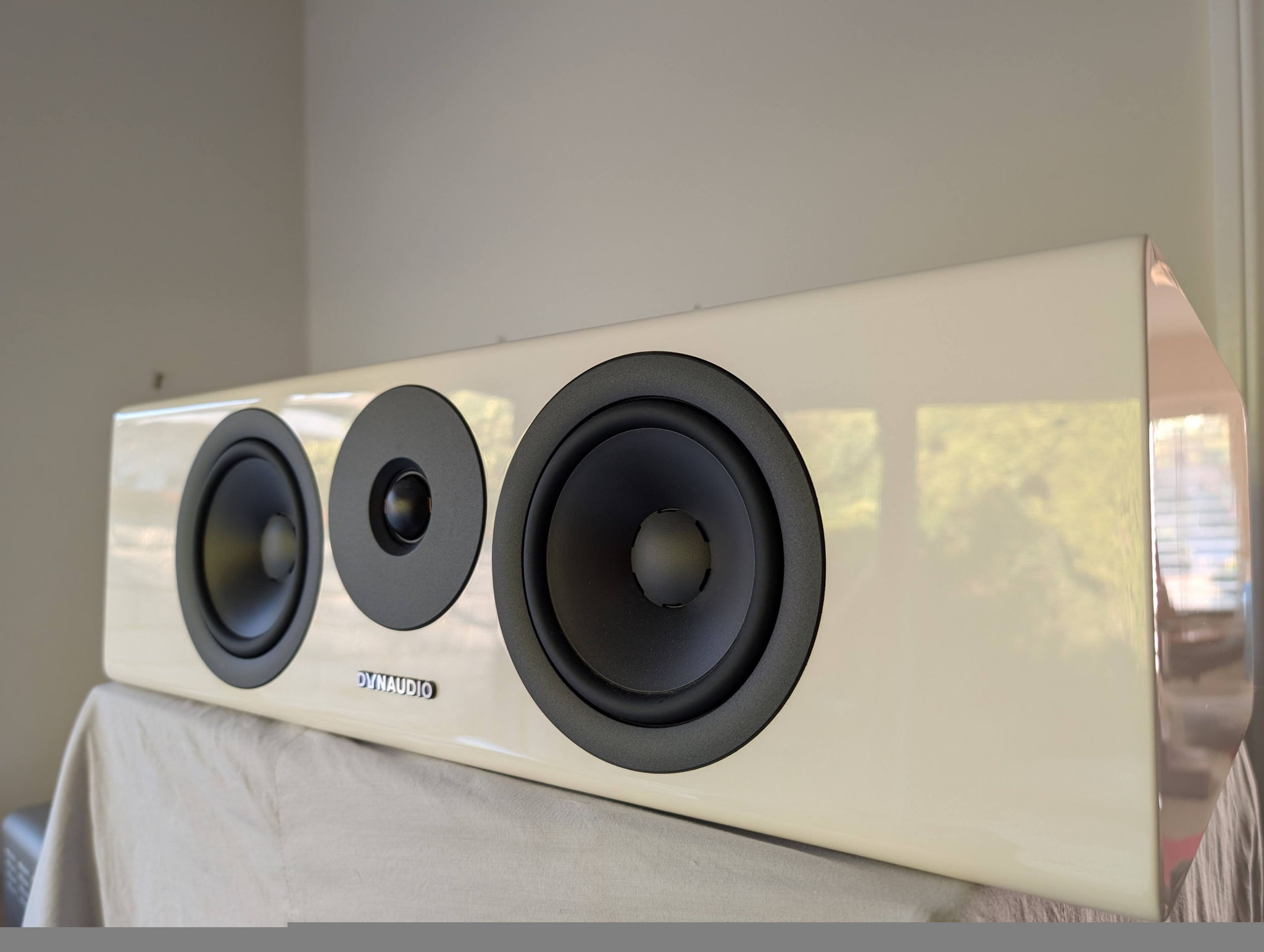 Dynaudio Evoke 25c center speaker gloss white