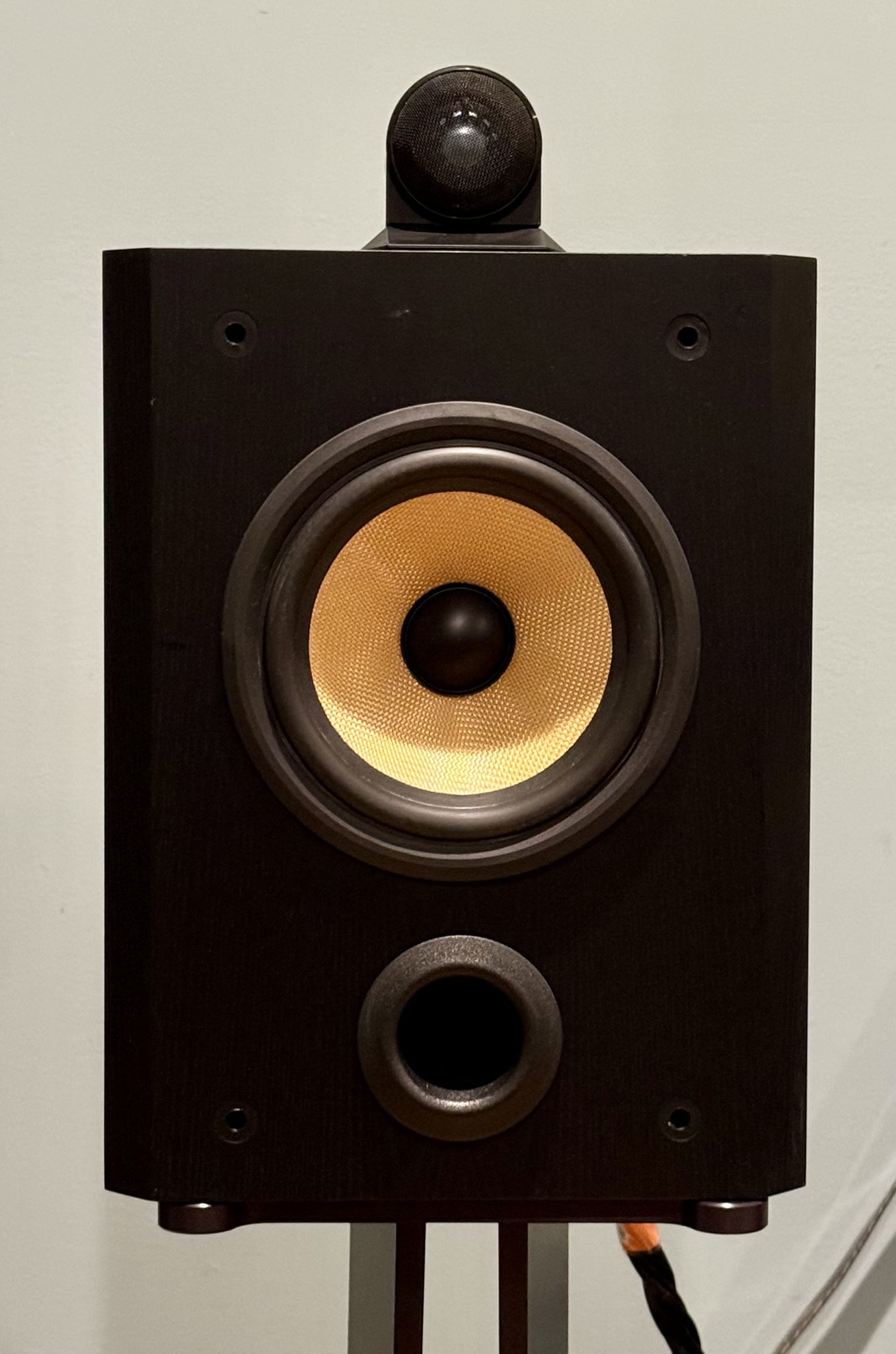 B&W (Bowers & Wilkins) Matrix 805 7