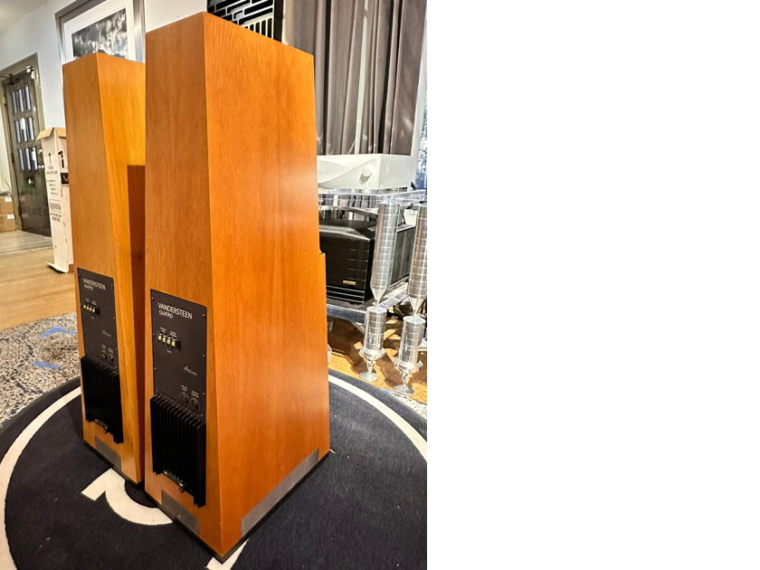 Pair Vandersteen Quatro tower Speaker in E... For Sale Audiogon