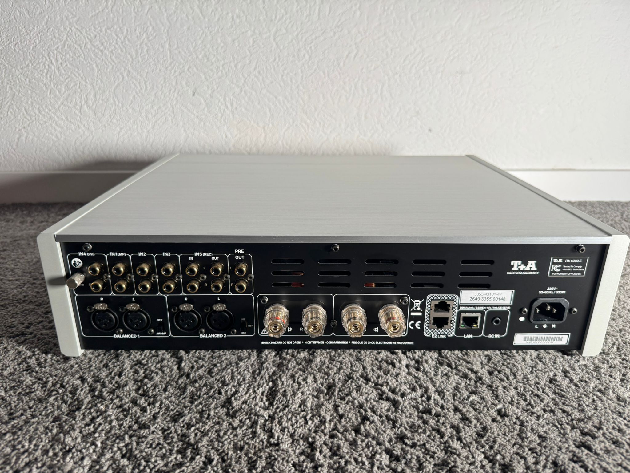 T+A Elektroakustik PA 1000 E integrated amplifier in si... 8