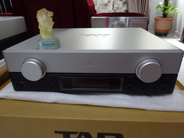 TAD LABS C2000 - mint condition