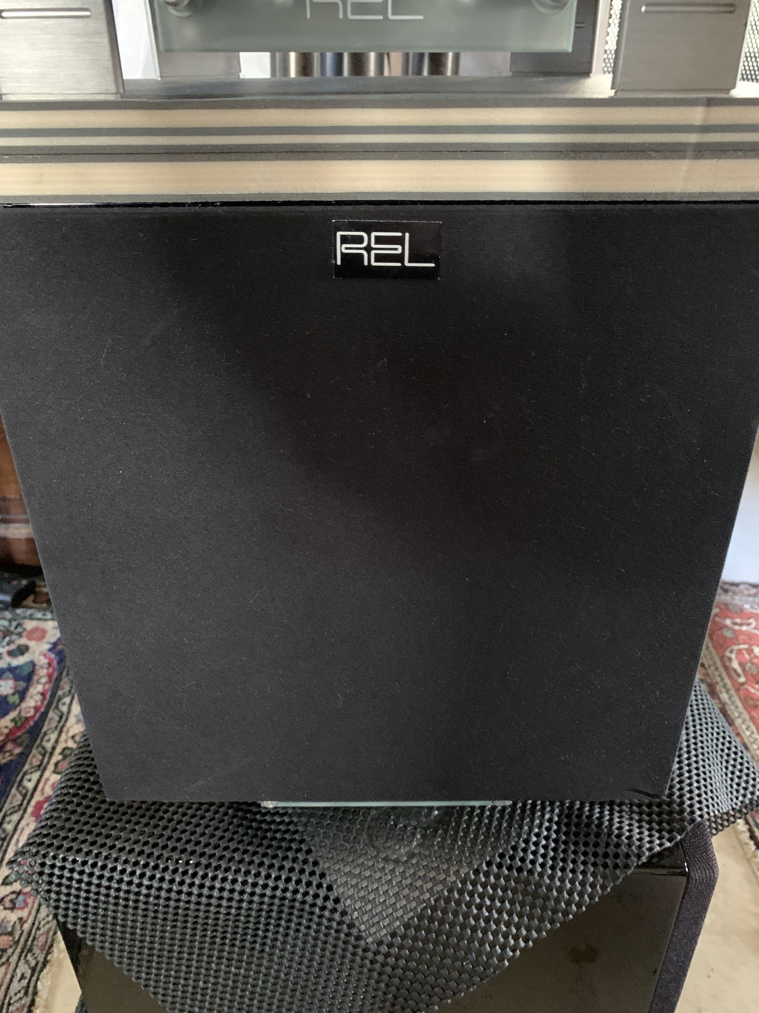 REL Acoustics R-205 4