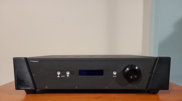 Wyred 4 Sound STI-1000 Integrated Amplifier.