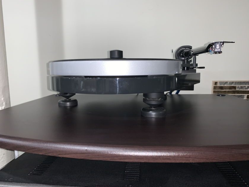 Pro-ject RPM 5.1SE Turntable With Grado Gold Cartridge. Nice Condition!