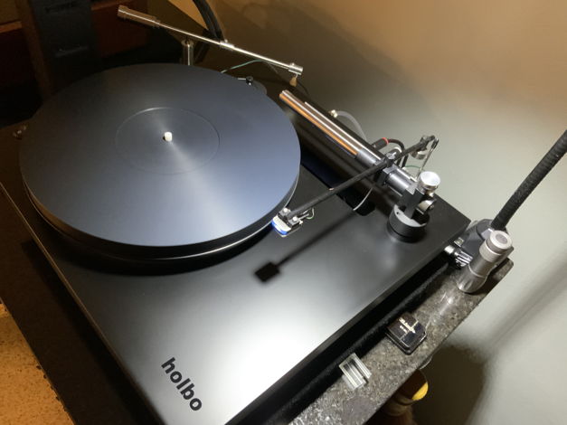 Holbo Air Bearing Turntable  Dealer demo Save over  40%...