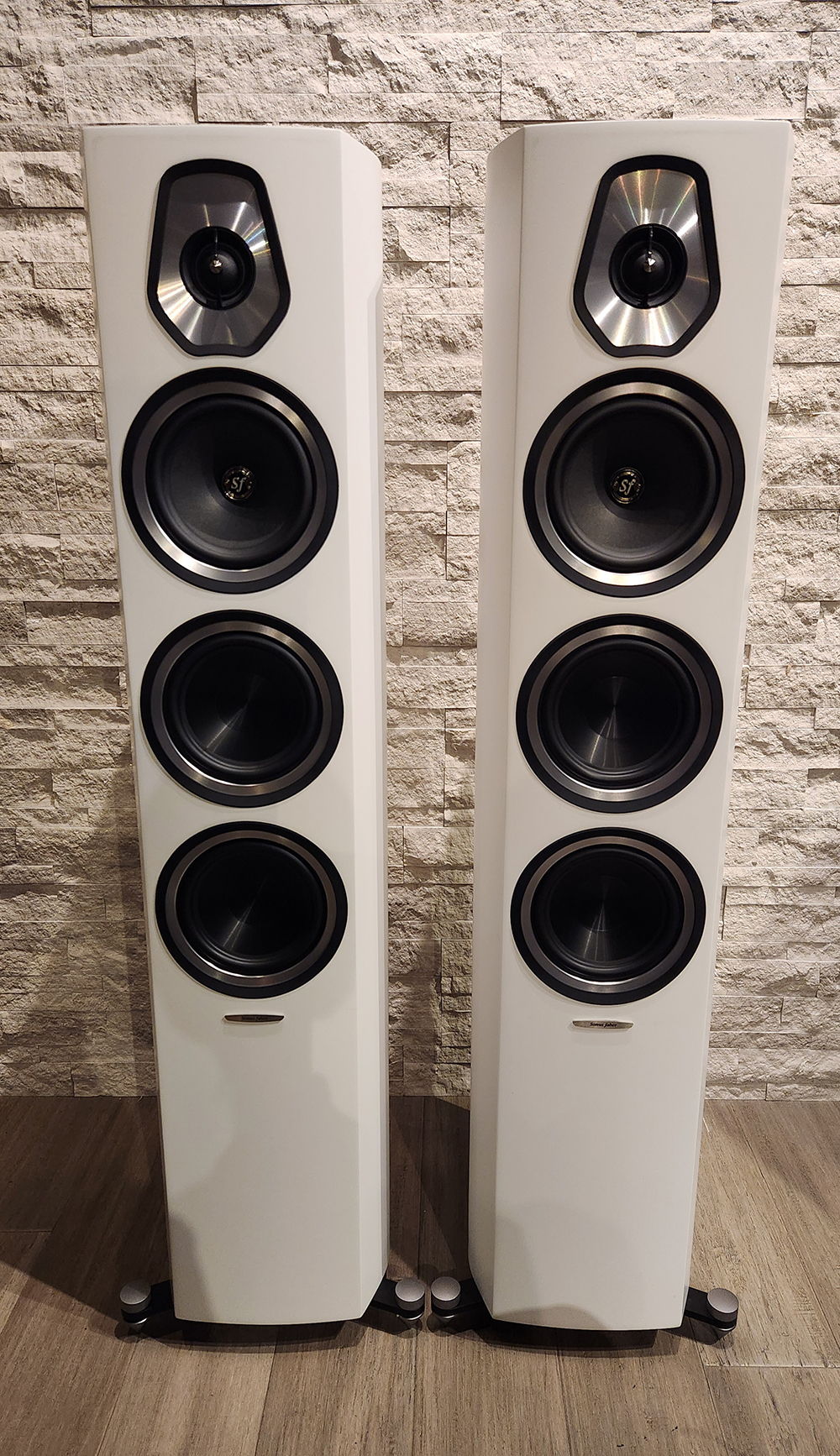 Sonus Faber Sonetto III - Elegant Italian Slim Floorsta...