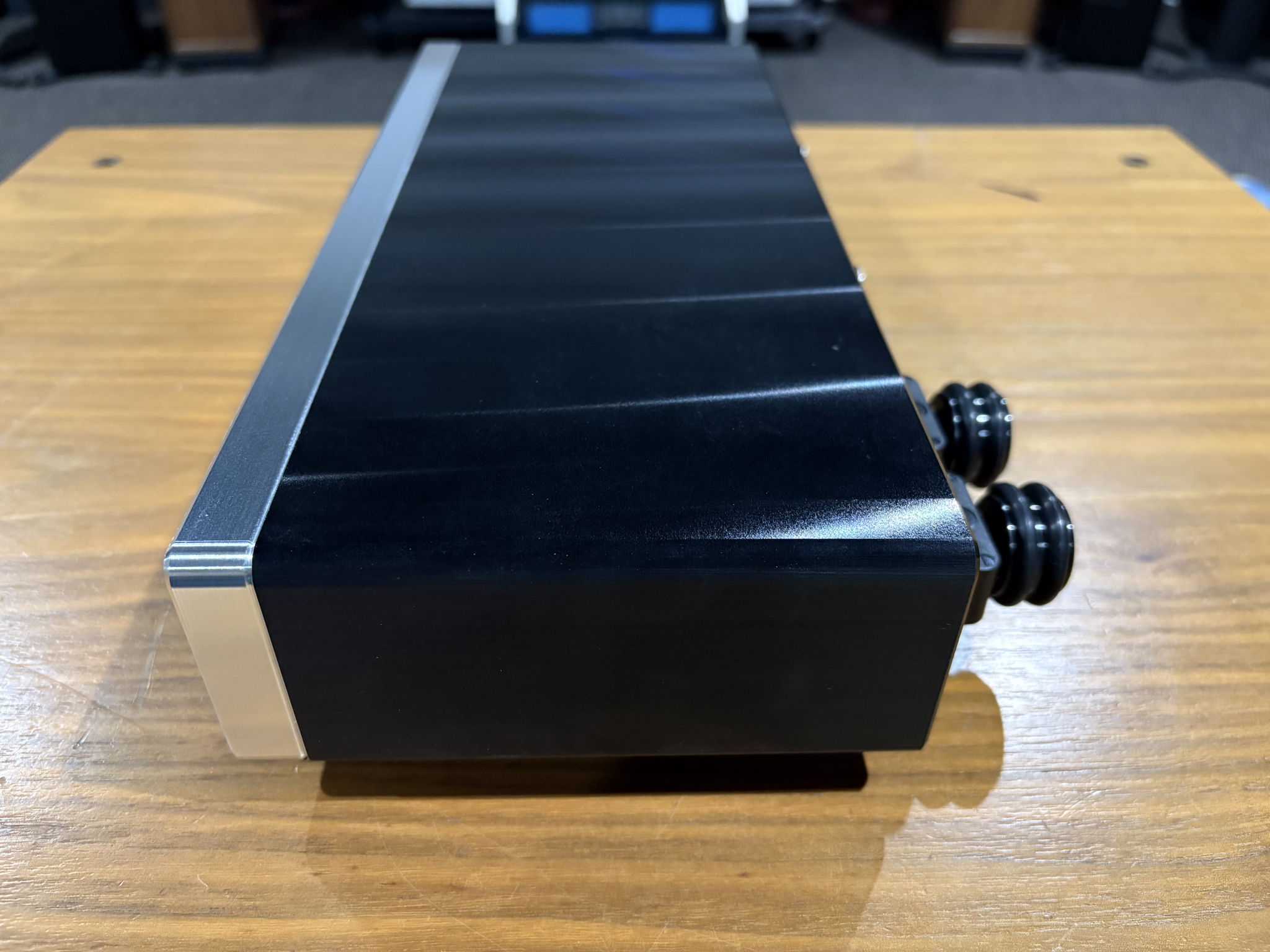 Jeff Rowland Model 125 Stereo Amplifier in Silver 5