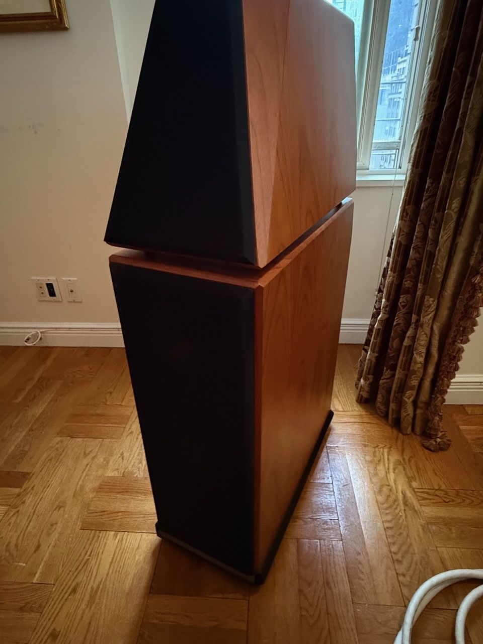 Von Schweikert audio VR4 SR MK speakers. these were the... 6