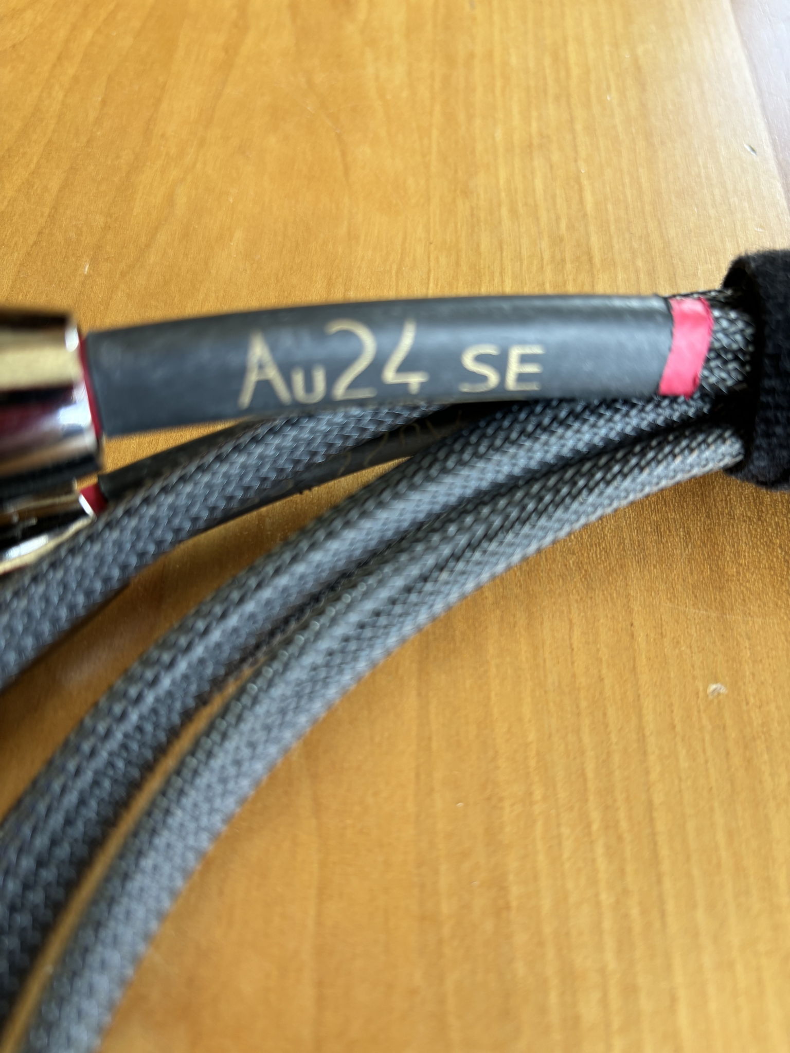 Audience Au24SE XLR Cables 2