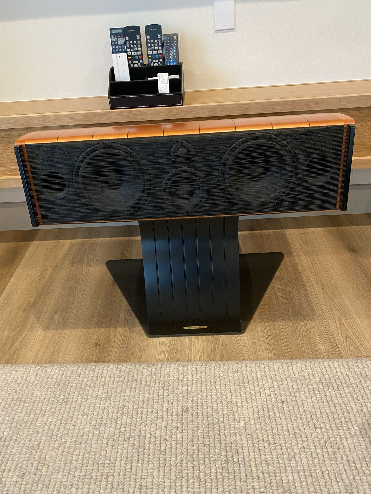 Sonus Faber Cremona 2 floor speakers & 1 center channel... 9