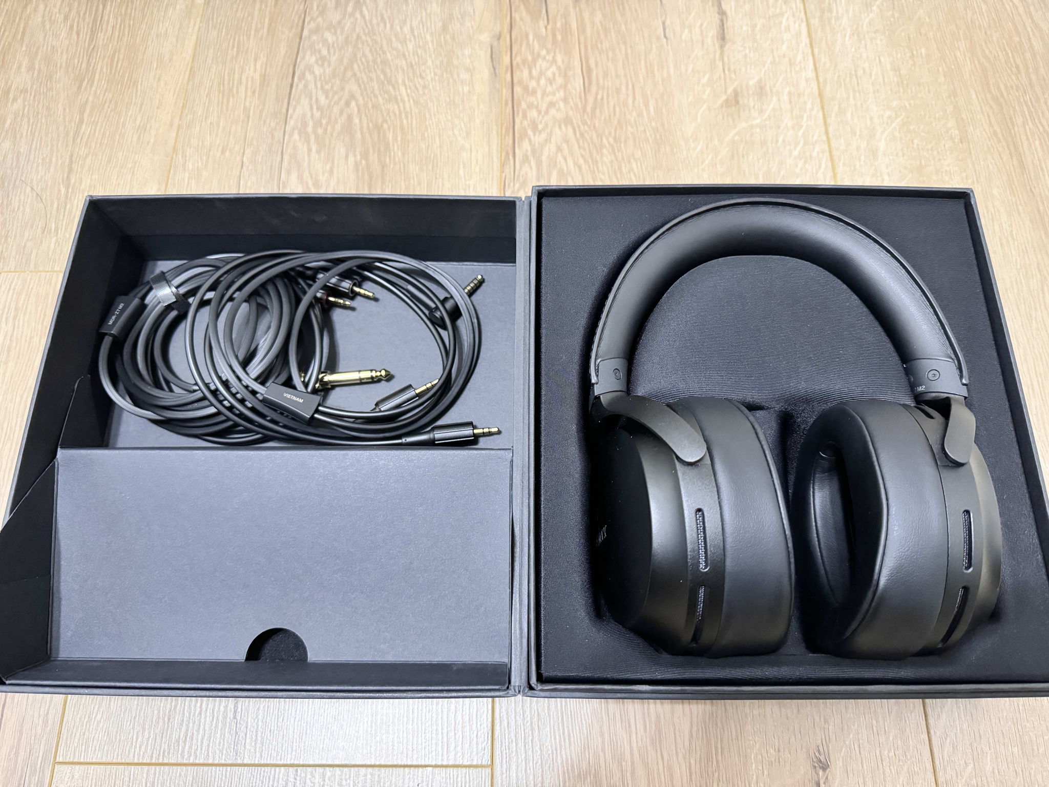 Sony MDR-Z7M2 Hi-Res Stereo Overhead Headp... For Sale | Audiogon