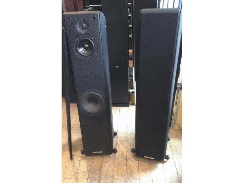 Sonus Faber Toy towers + (center)