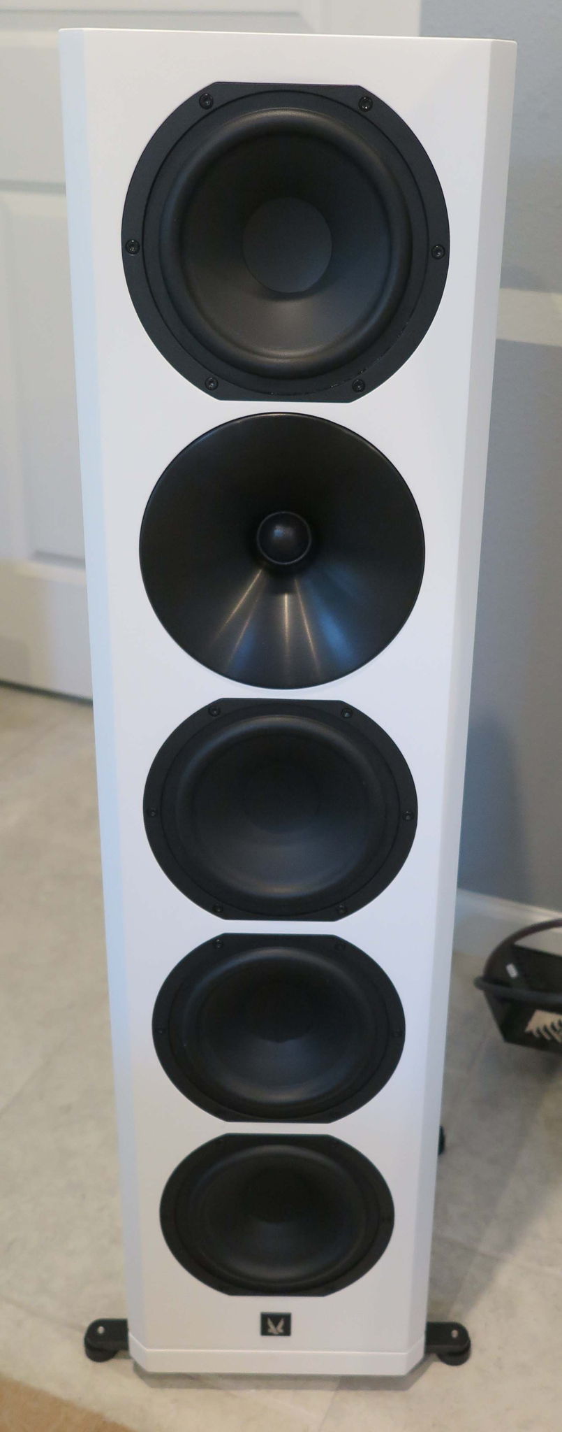 Arendal 1723 S speakers in Satin White 4