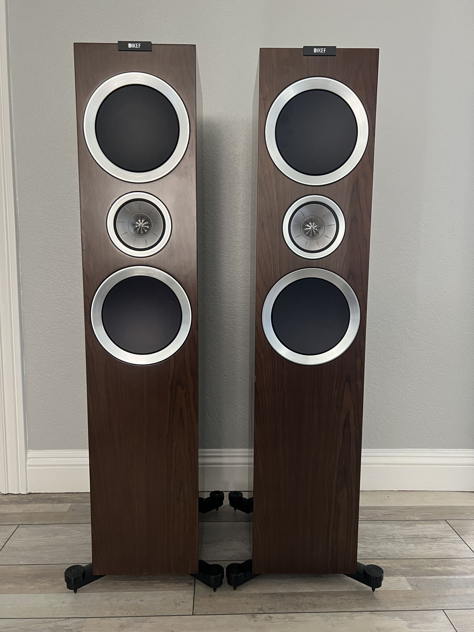 Kef r900 hot sale specs