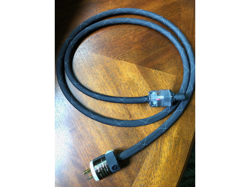 Harmonic Technology Pro AC-11 2 meter AC Cable