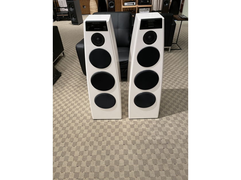 Meridian DSP7200se White only