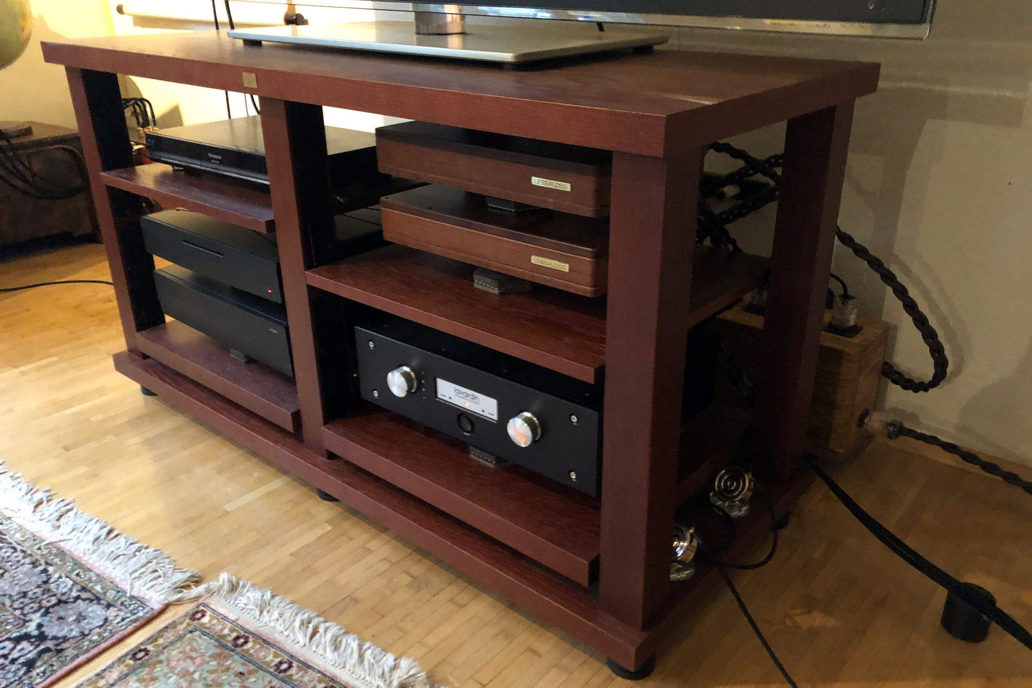 Vibration damping rack