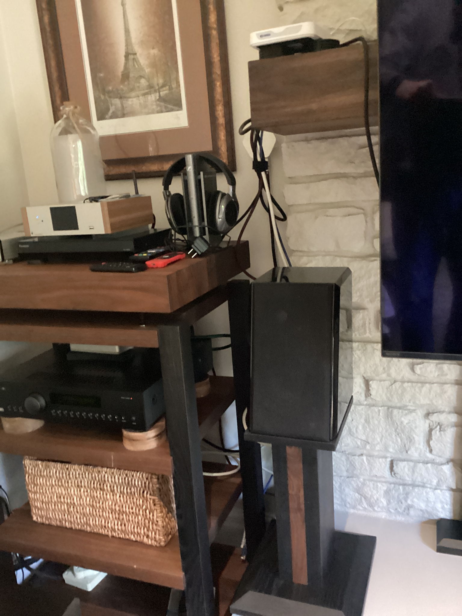 FR “ B” 2.1 audio system 