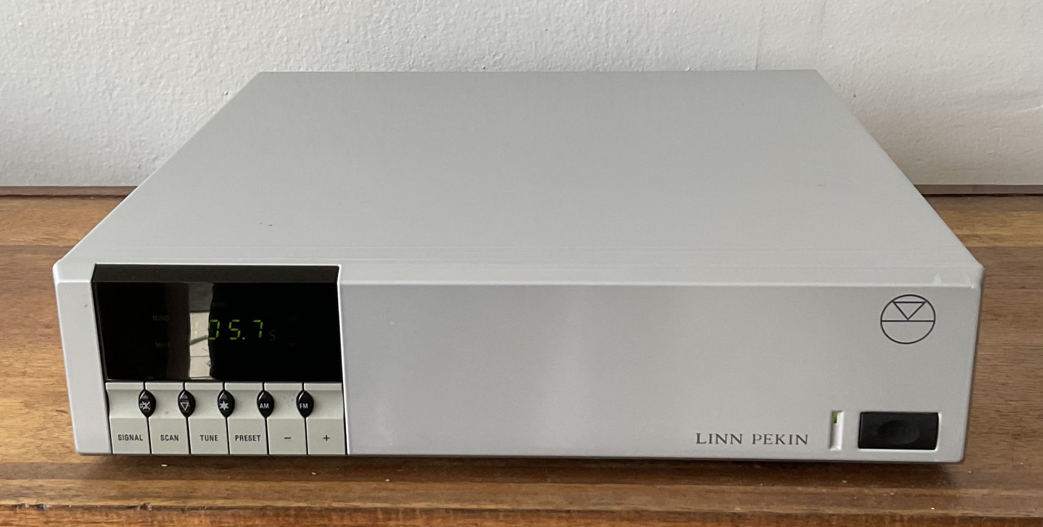 LINN  Pekin AM FM Tuner 2