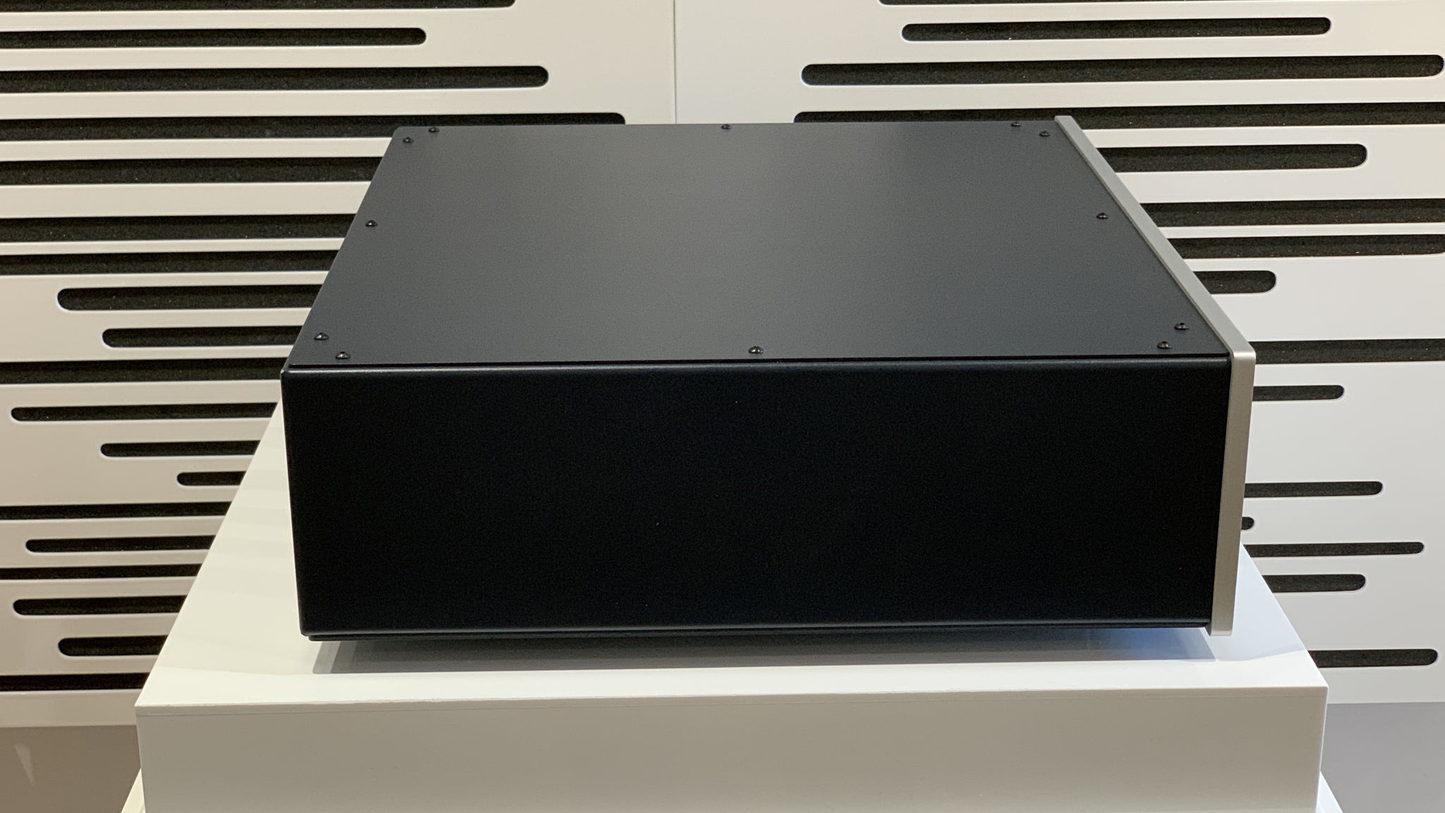 SHUNYATA RESEARCH HYDRA TYPHON X1 POWER DISTRIBUTOR (NO... 3