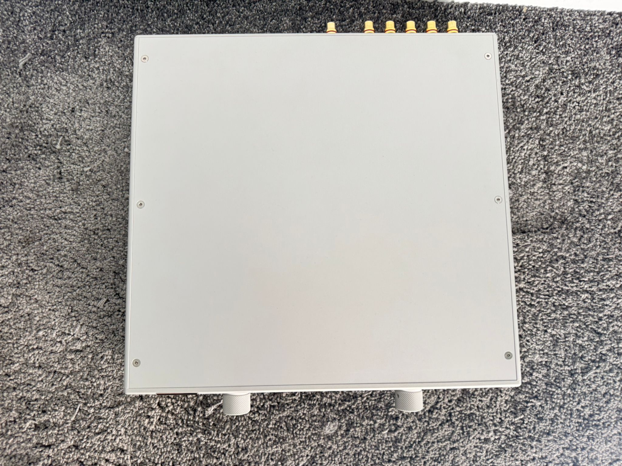 Goldmund Metis 2 pre amplifier in silver 5