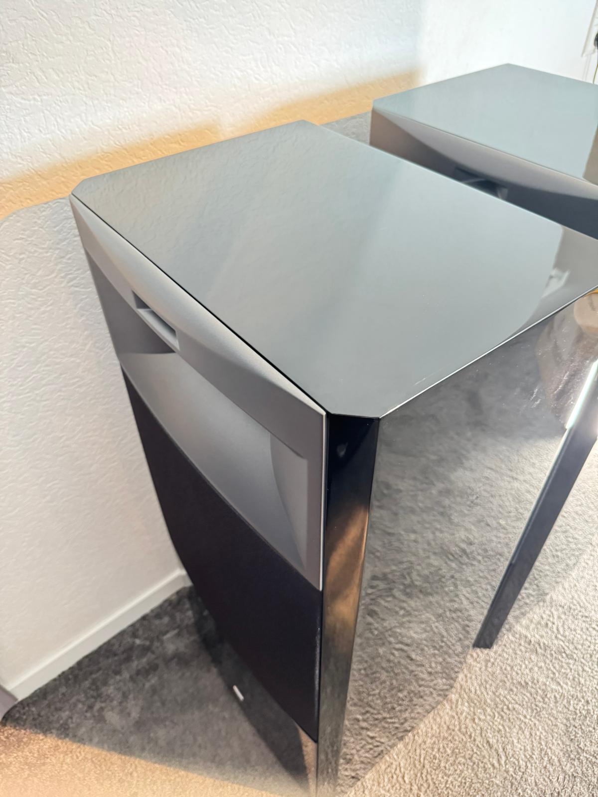 JBL S4700 speakers in black gloss from summer 2025 5