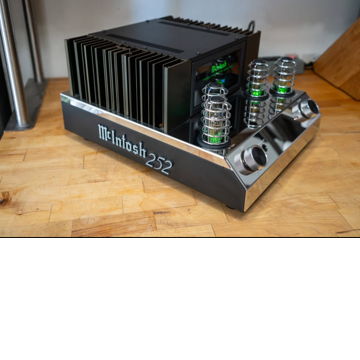 McIntosh MA252 integrated amplifier