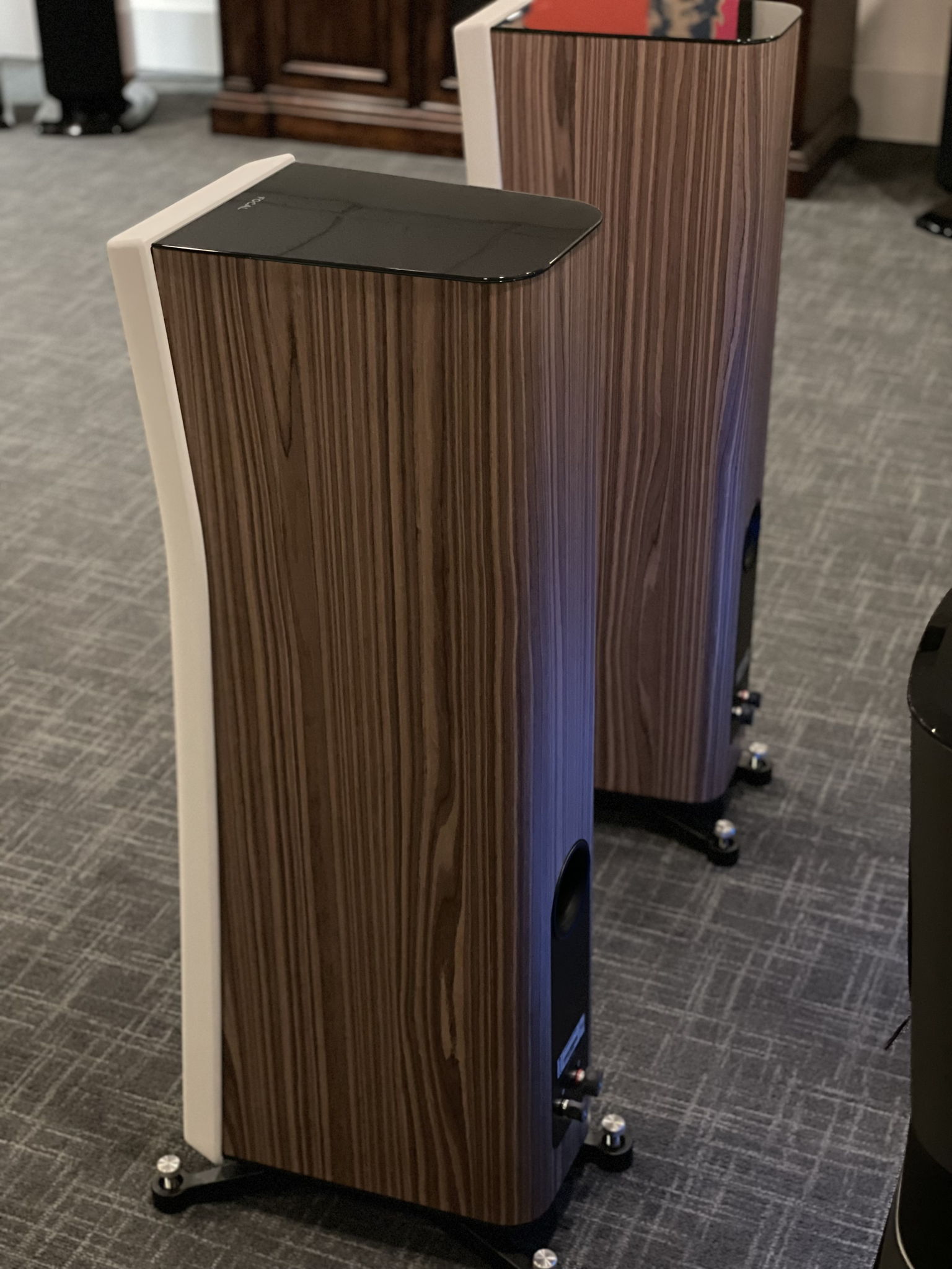 Focal Kanta N°2 -Walnut-Ivory (Pair) **Trade in** 4