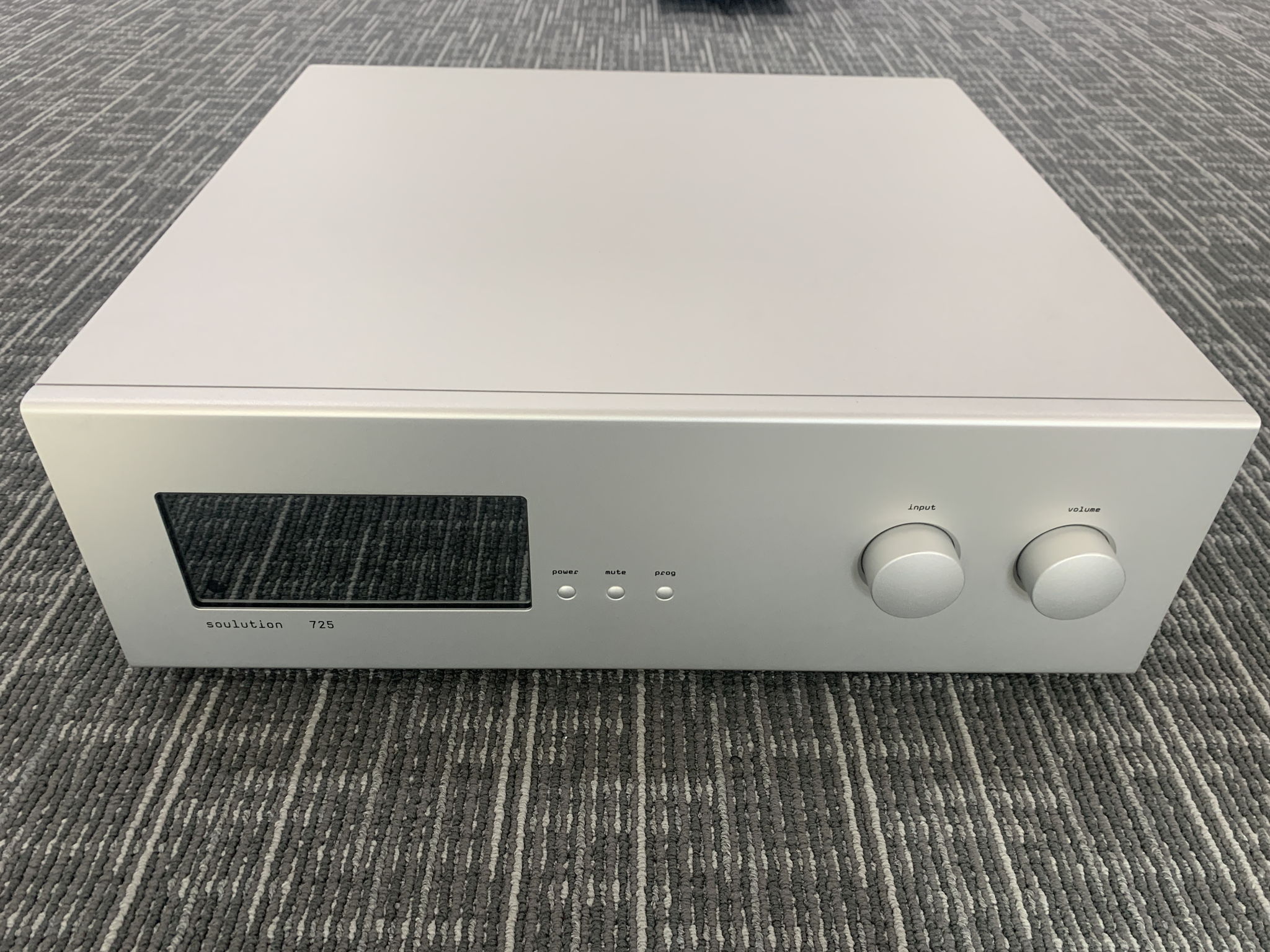 Soulution 725 Preamplifier W/Phono Stage - Very Good Co...