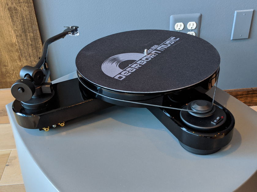 Pro-Ject RPM 3 Carbon Belt-Driven Turntable with Dustcover, Piano Black