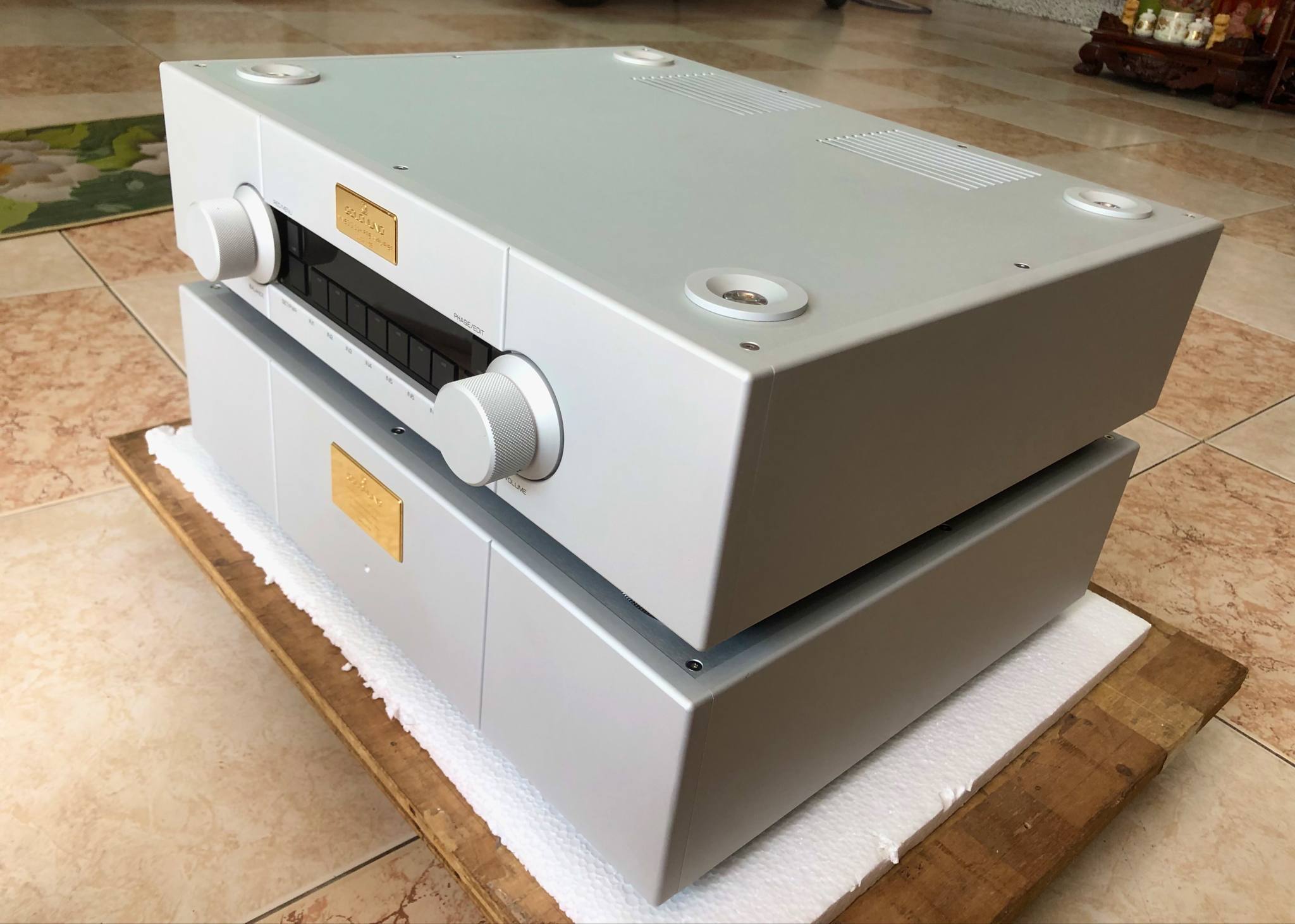 Goldmund 22H Preamp - Free Shipping - Price Reduced! 5