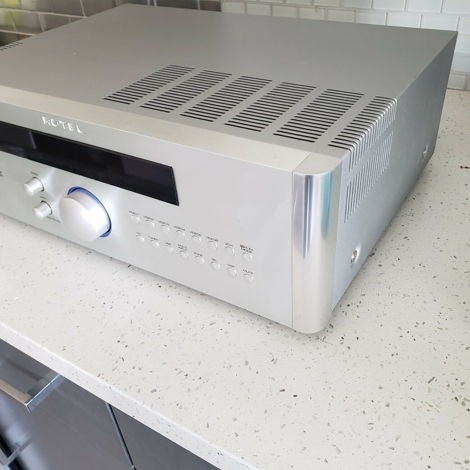 Rotel RSP-1572 Used, in new condition