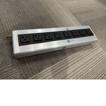 Nordost QBASE QB8 Power Distribution Unit (USA Model, 20A)