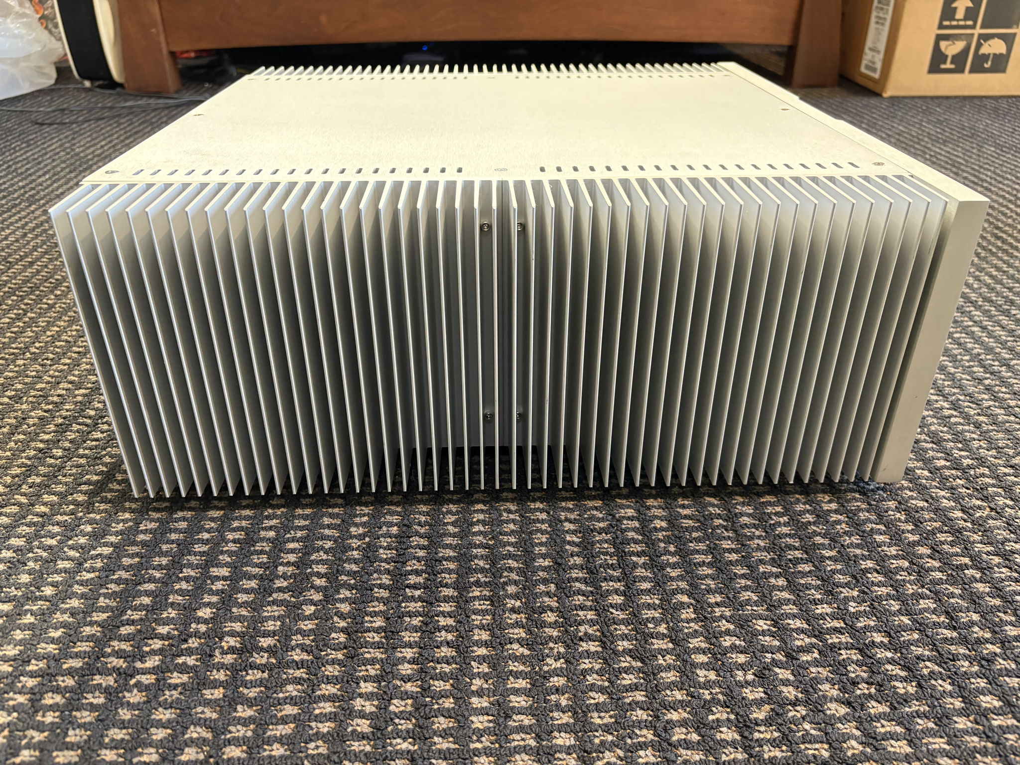 Ayre Acoustics V-1 in Silver 4