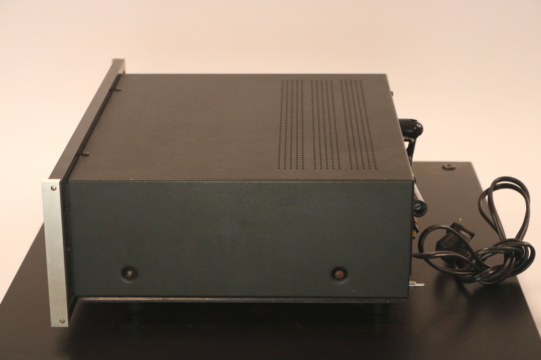 McIntosh MR7083 Solid-State AM/FM stereo tuner 5