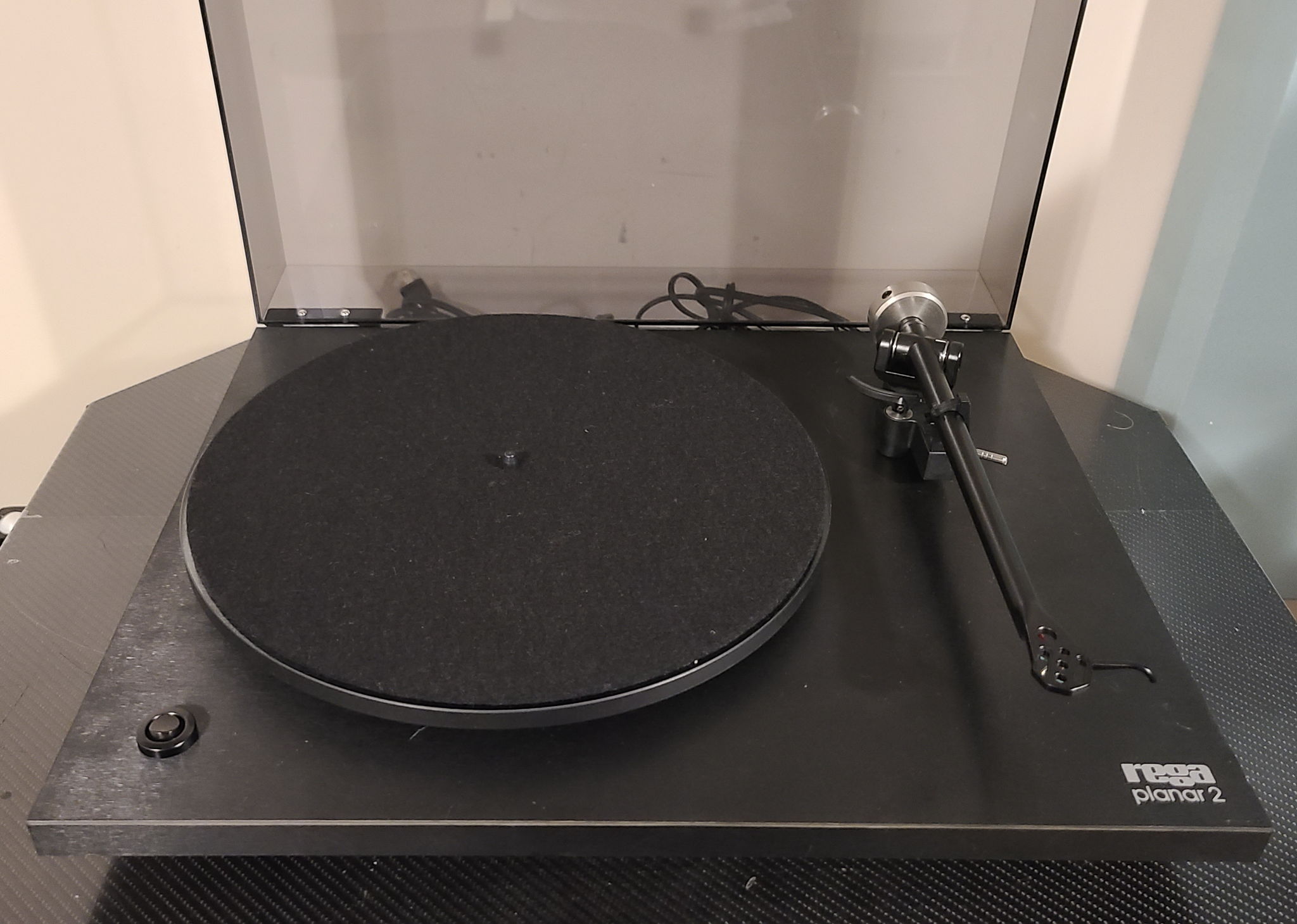 Planar 2 Turntable. No Cartridge.