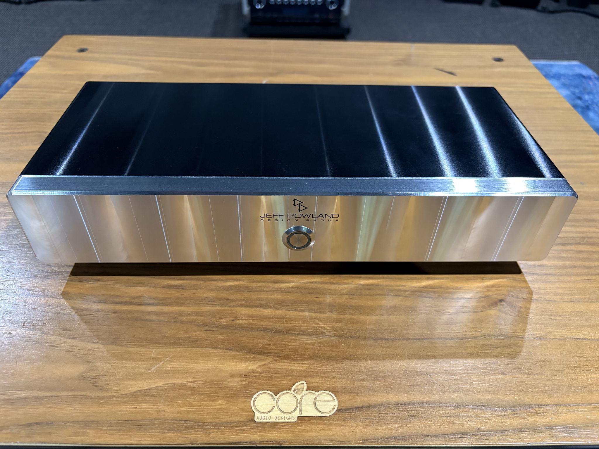 Jeff Rowland Model 125 Stereo Amplifier in Silver