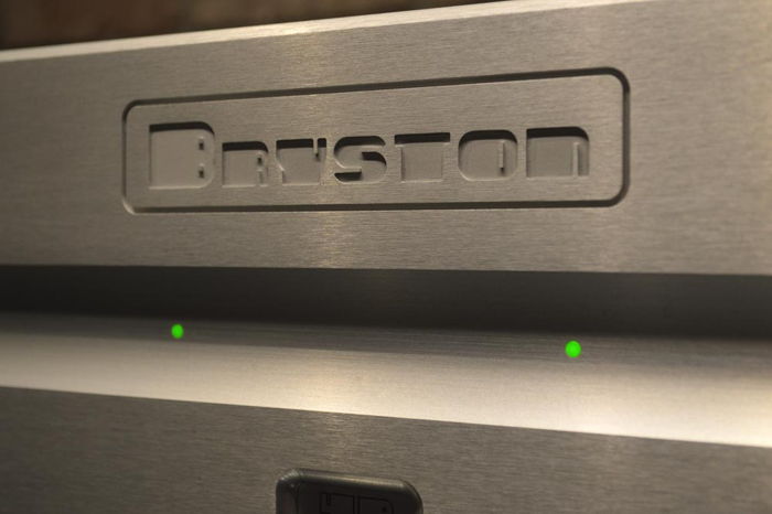 Bryston 4B-SST 2, Dual-Mono, 300 X 2 or 500 x 2 (4 Ohms...