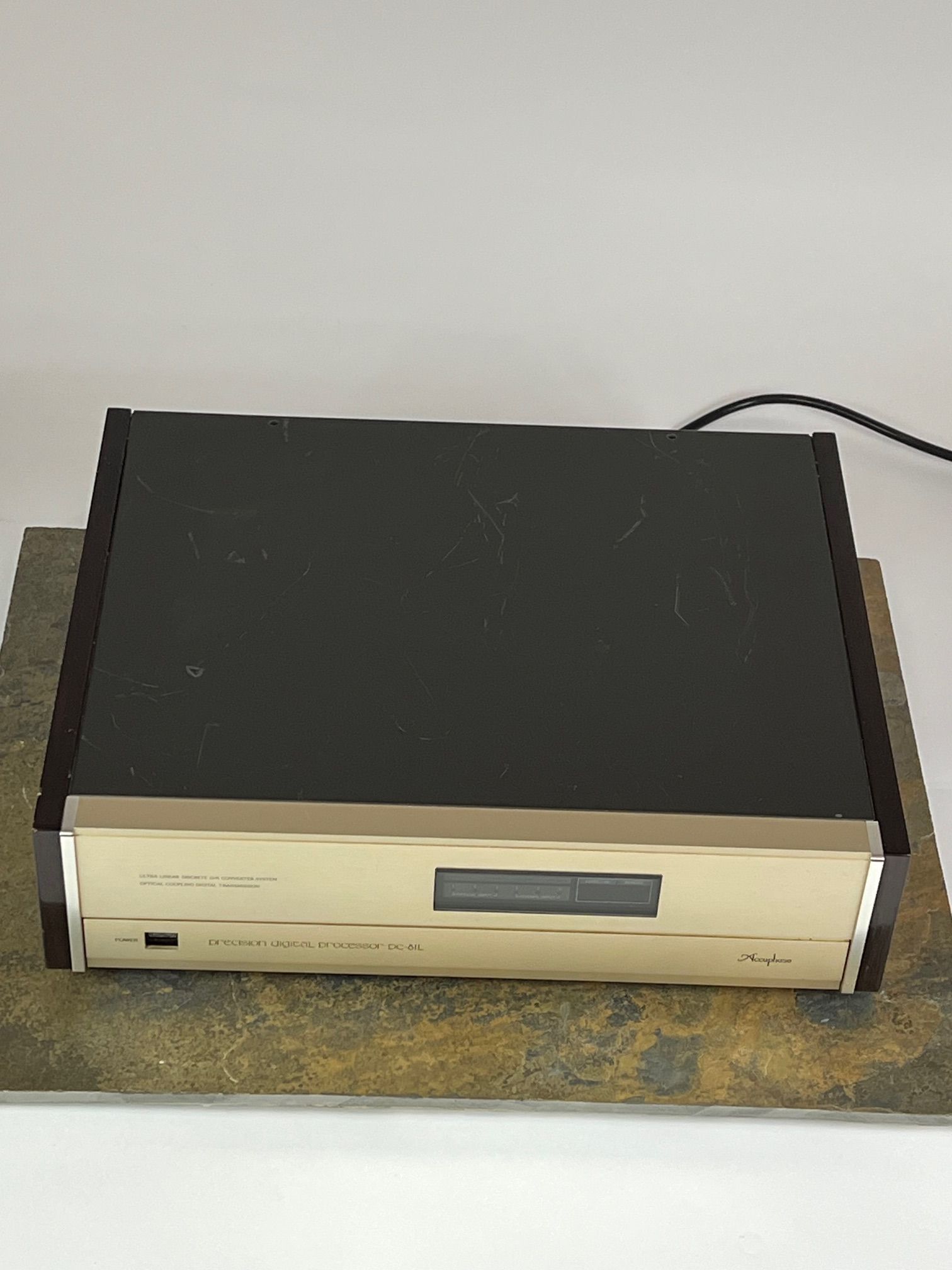 Accuphase DP-80L transport and DC-81L D/A converter 11